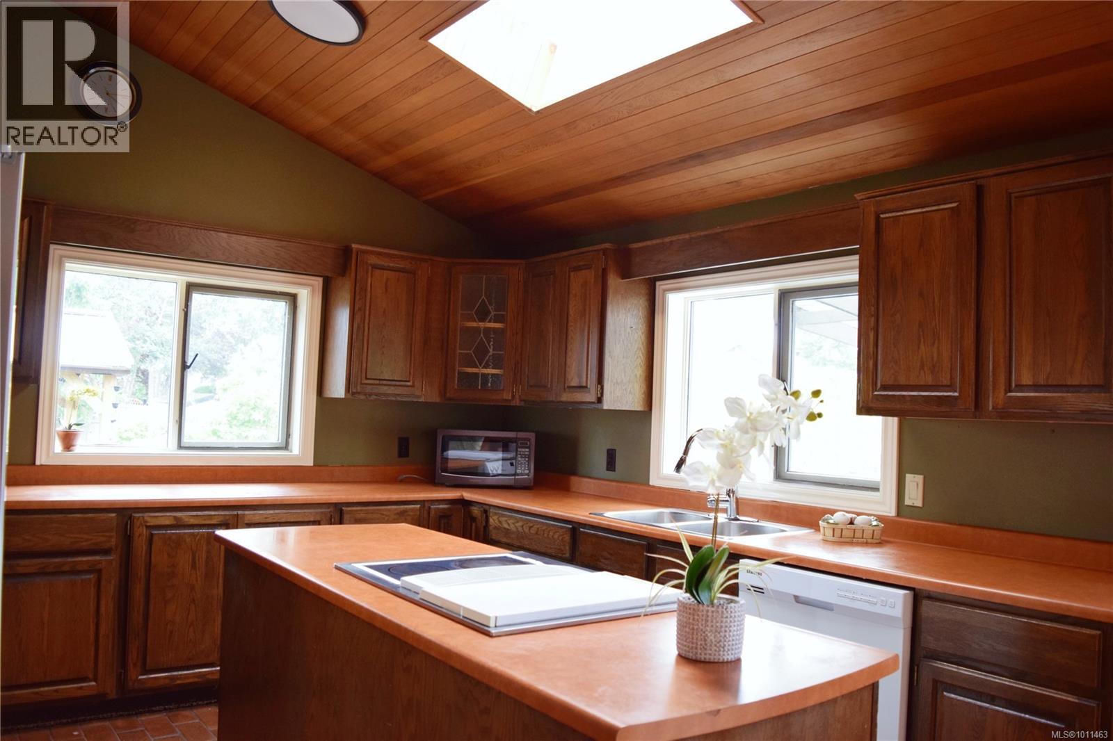 Photo 29 of 1568 Eric Rd, Saanich BC