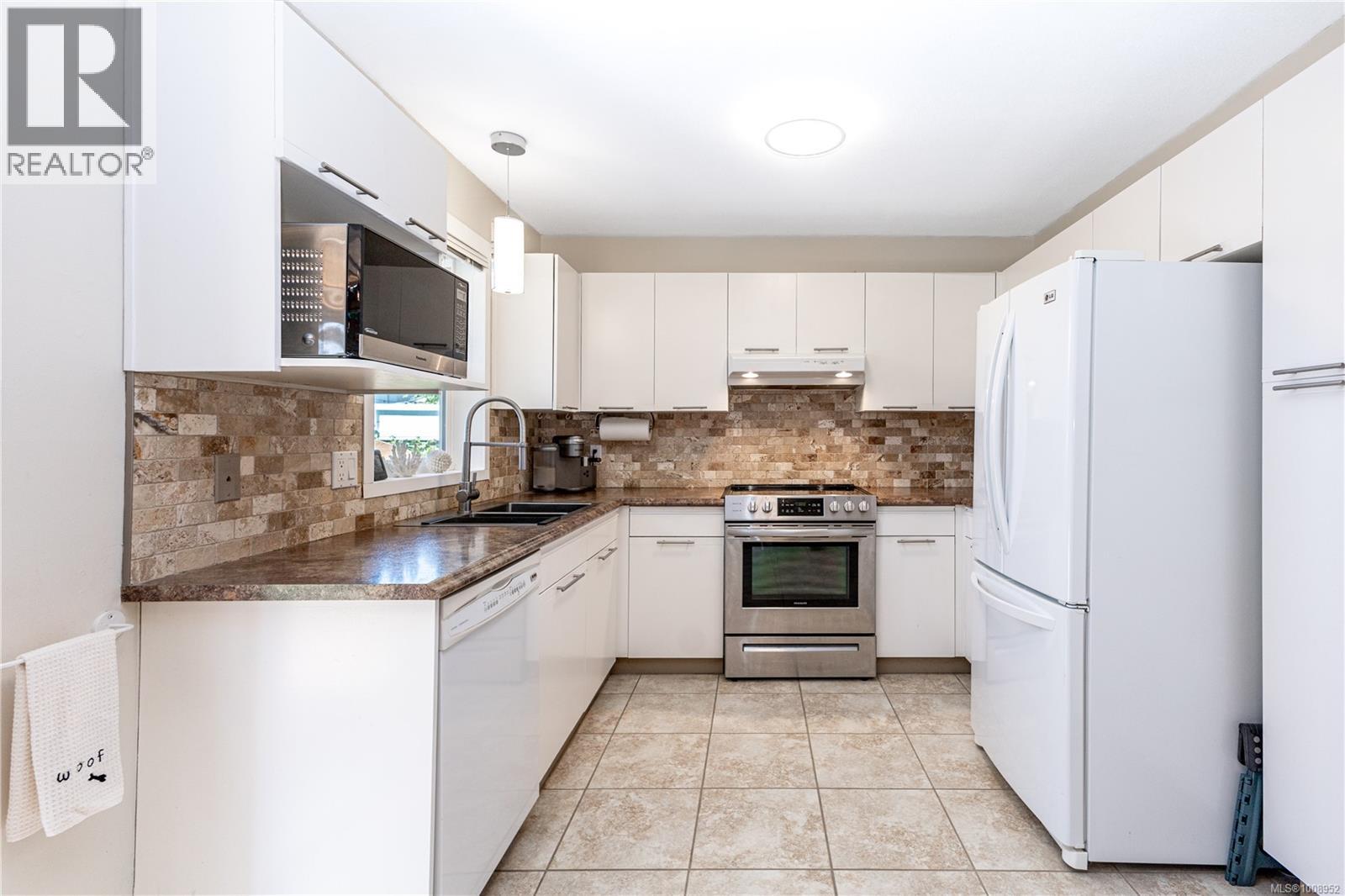 Photo 19 of 2726 Fairmile Rd, Campbell River BC