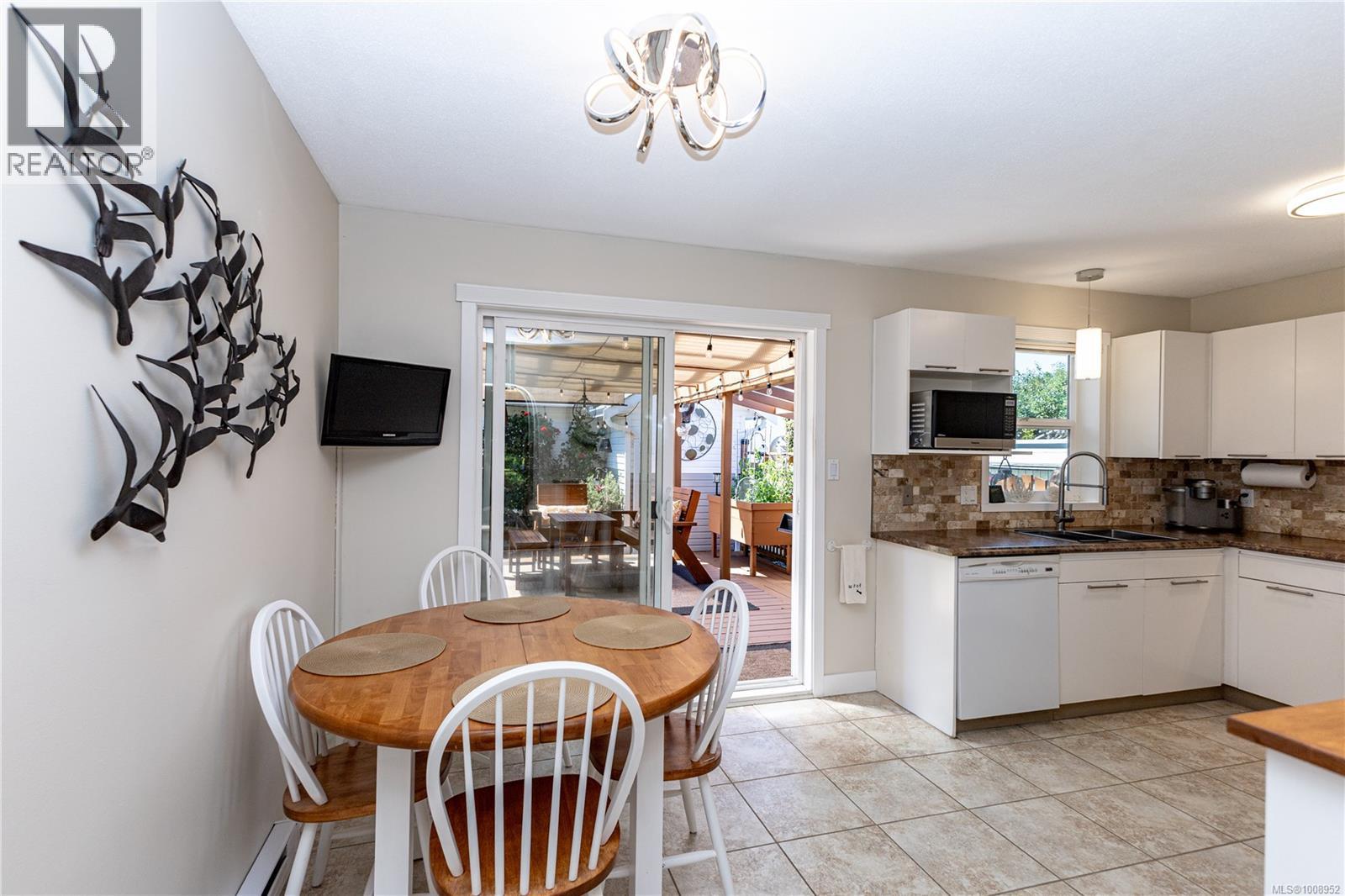 Photo 14 of 2726 Fairmile Rd, Campbell River BC