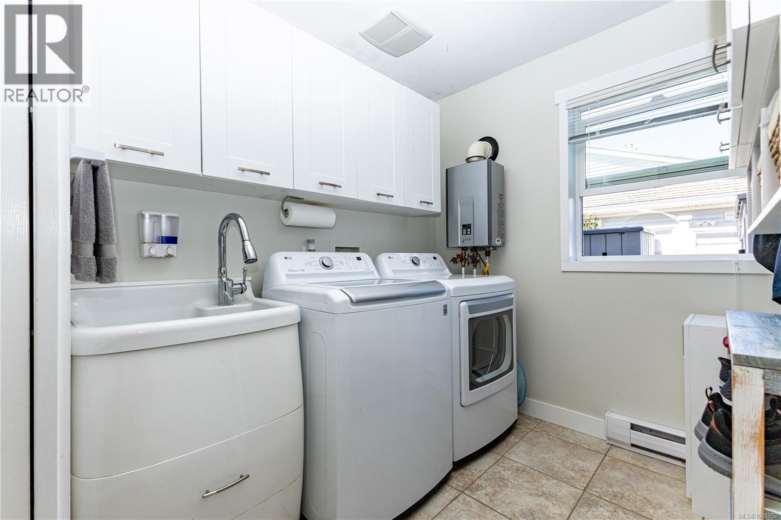Photo 38 of 2726 Fairmile Rd, Campbell River BC