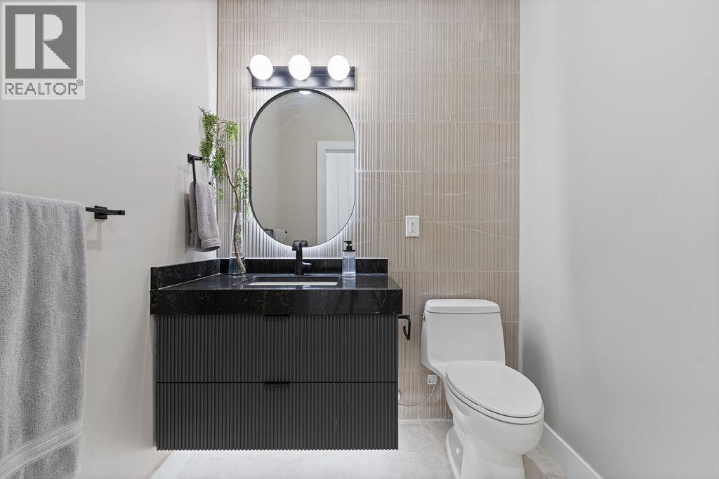 Photo 17 of 3 2282 E 8th Avenue, Vancouver BC