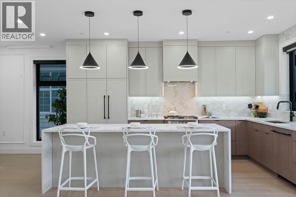 Photo 1 of 3 2282 E 8th Avenue, Vancouver BC