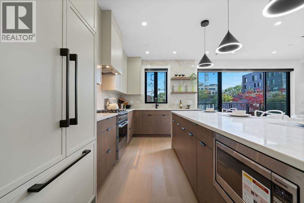 Photo 5 of 3 2282 E 8th Avenue, Vancouver BC