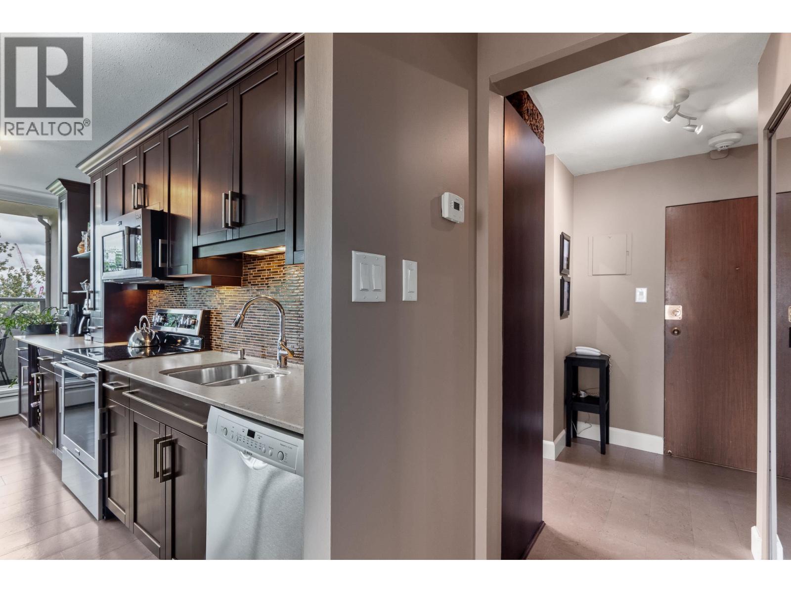 Photo 10 of 804 31 Elliot Street, New Westminster BC