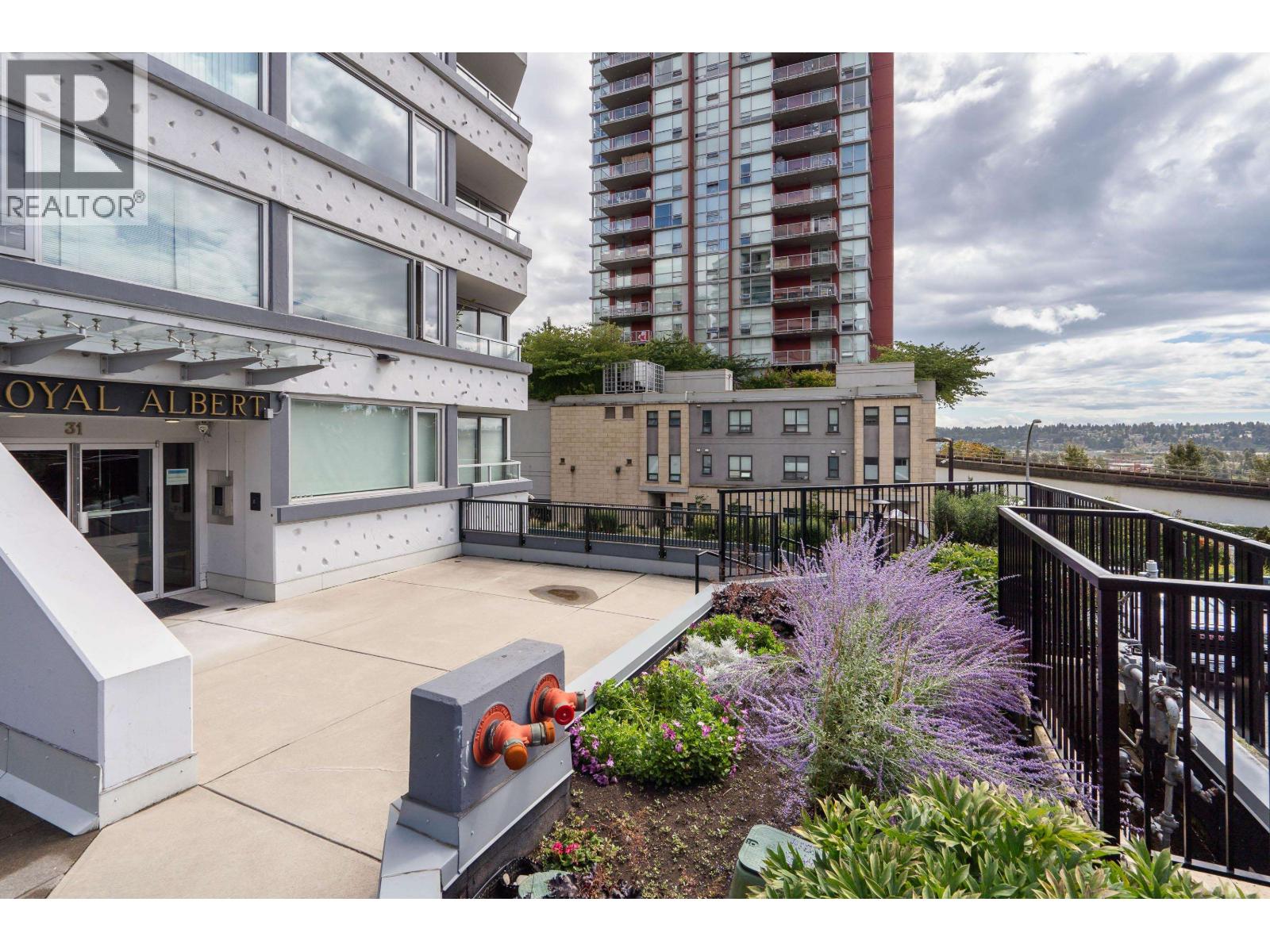 Photo 3 of 804 31 Elliot Street, New Westminster BC