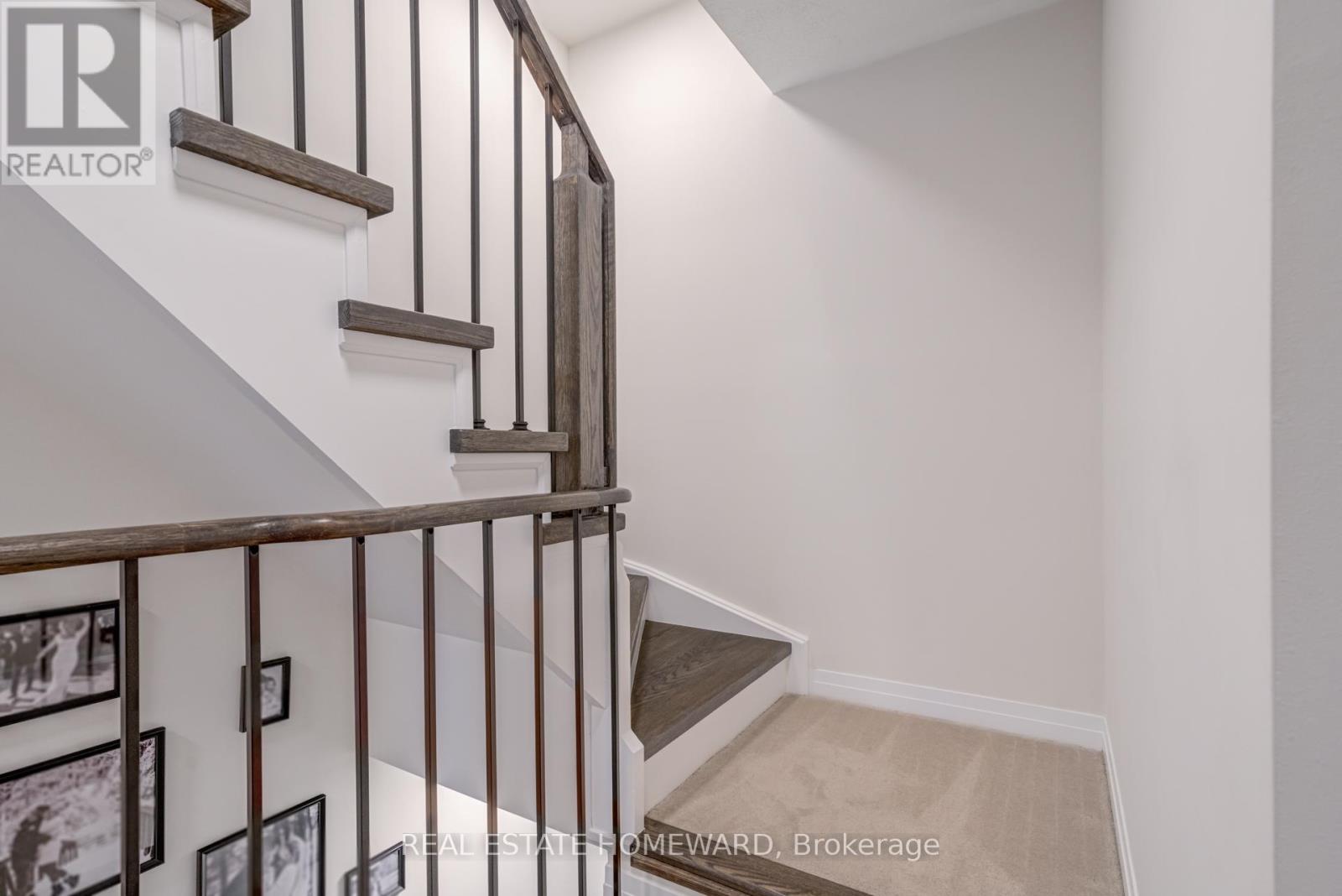 Photo 2 of 12 40 Baynes Way, Bradford West Gwillimbury ON
