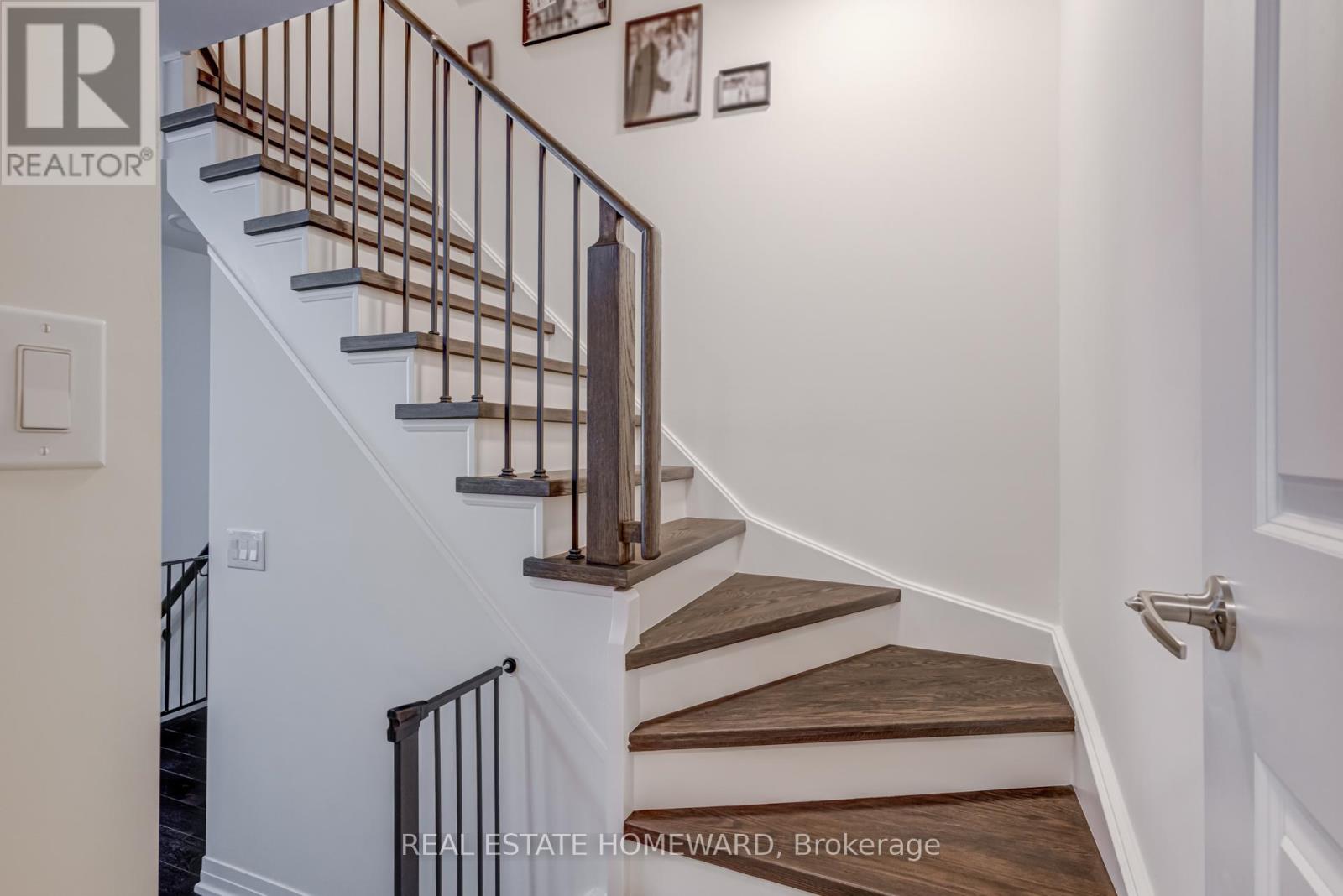 Photo 9 of 12 40 Baynes Way, Bradford West Gwillimbury ON