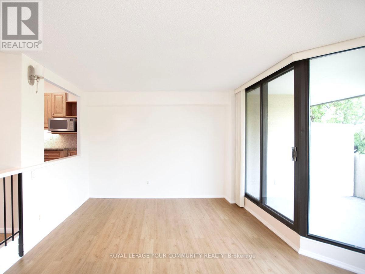 Photo 11 of 309 70 Baif Boulevard, Richmond Hill ON