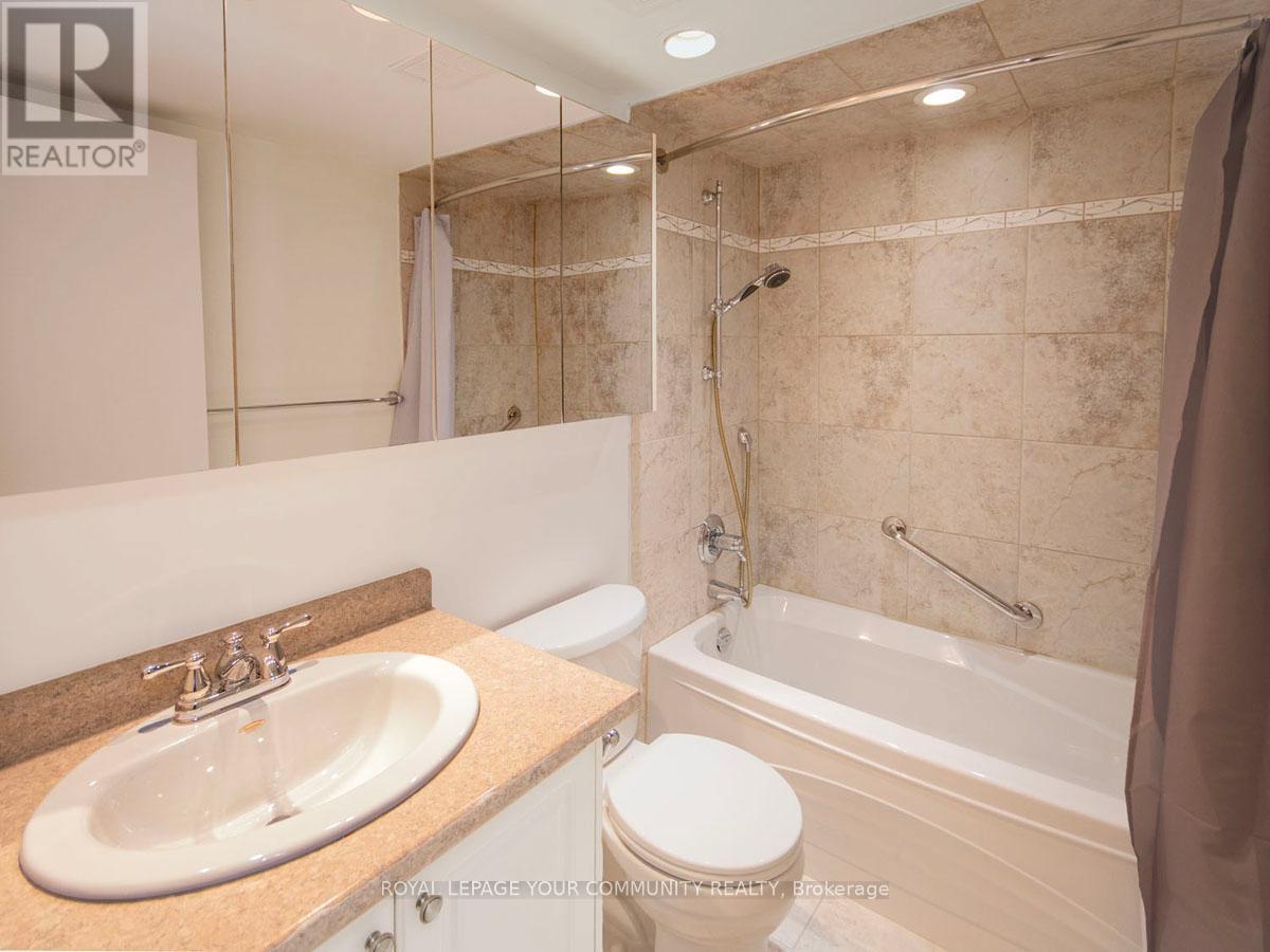 Photo 19 of 309 70 Baif Boulevard, Richmond Hill ON