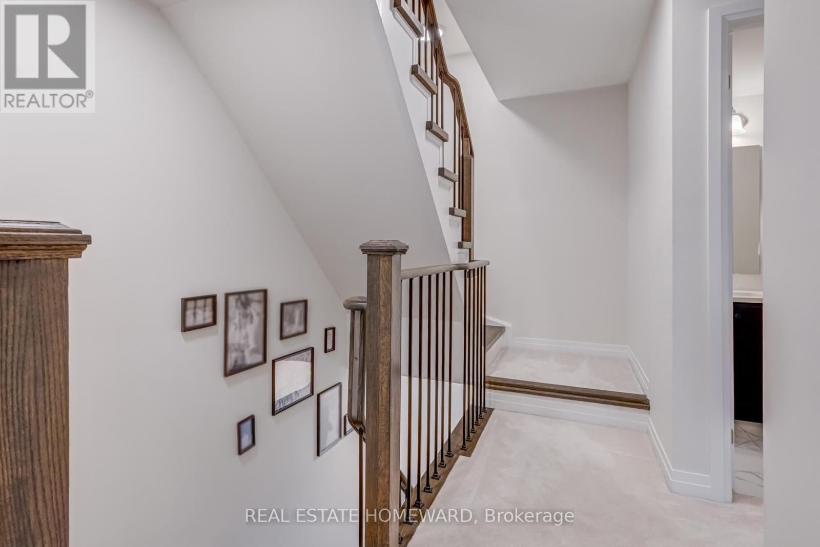 Photo 4 of 12 40 Baynes Way, Bradford West Gwillimbury ON