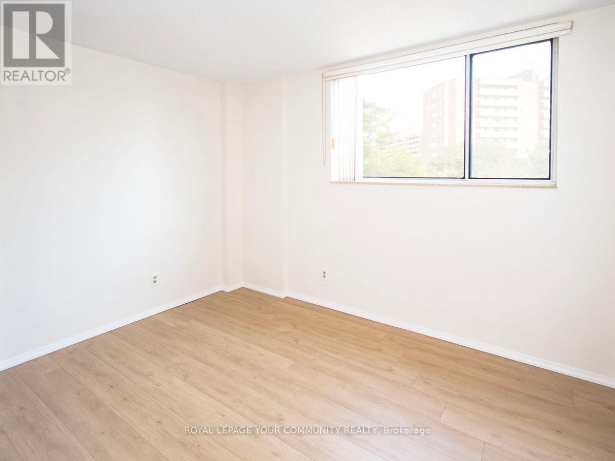 Photo 15 of 309 70 Baif Boulevard, Richmond Hill ON