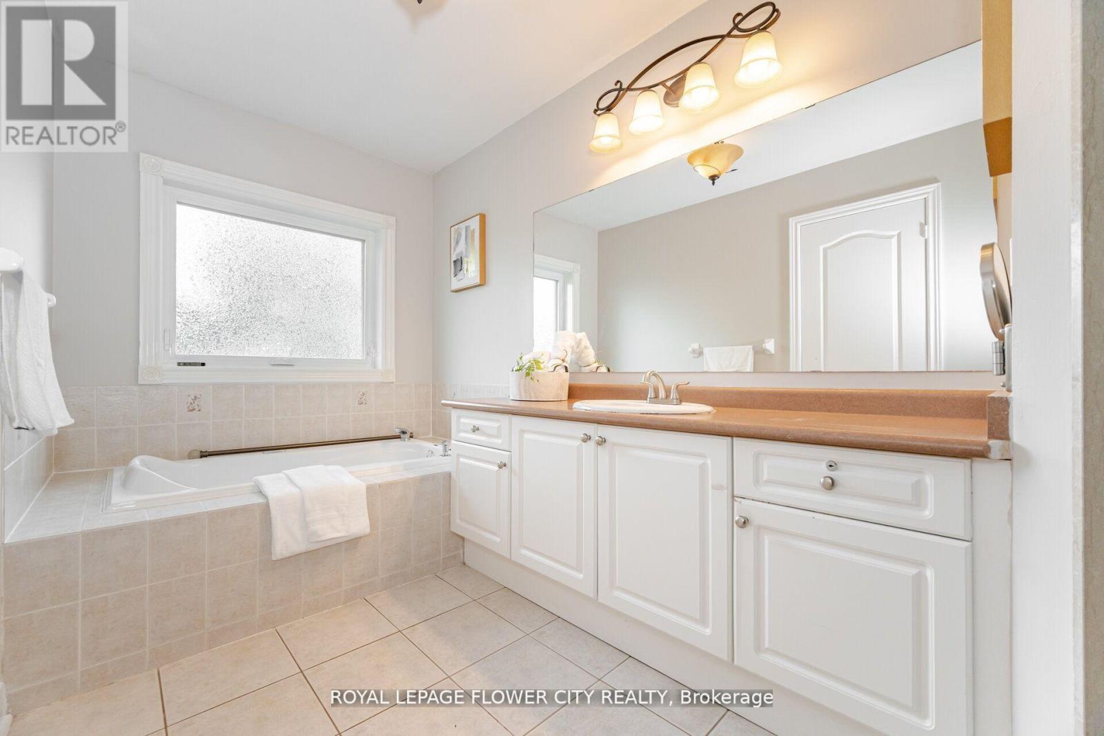 Photo 14 of 61 Headwater Road, Caledon ON