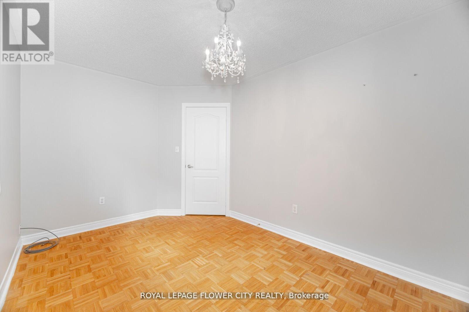 Photo 11 of 61 Headwater Road, Caledon ON
