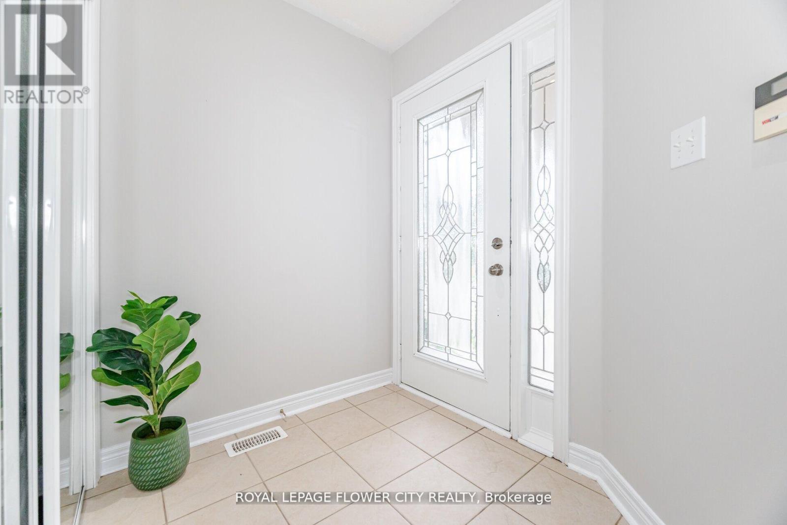 Photo 5 of 61 Headwater Road, Caledon ON