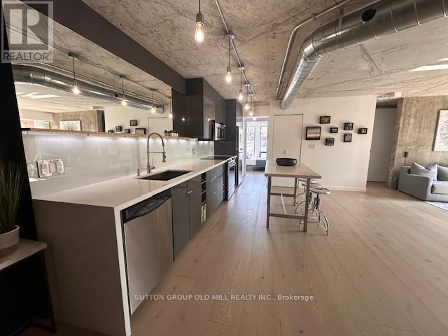 Photo 11 of 211 456 College Street, Toronto ON