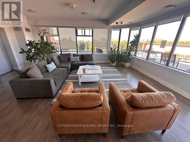 Photo 26 of 211 456 College Street, Toronto ON