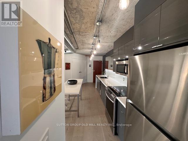 Photo 4 of 211 456 College Street, Toronto ON