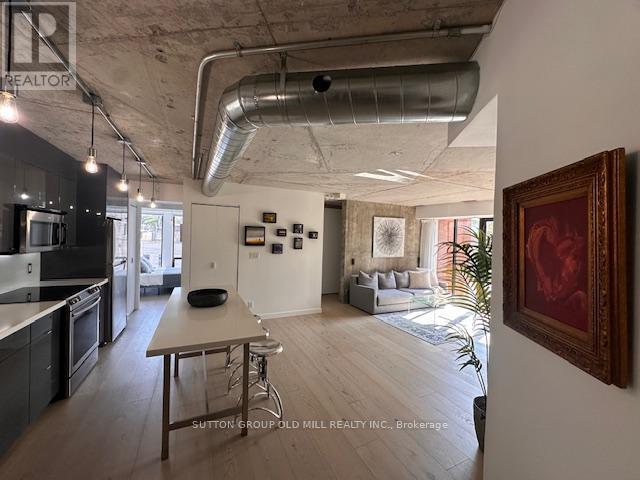 Photo 8 of 211 456 College Street, Toronto ON