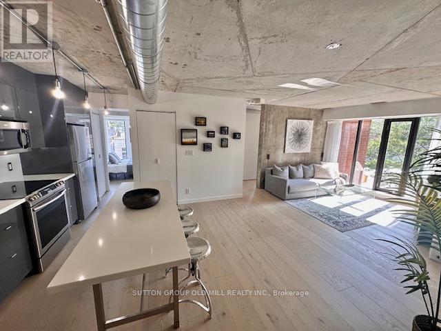 Photo 9 of 211 456 College Street, Toronto ON
