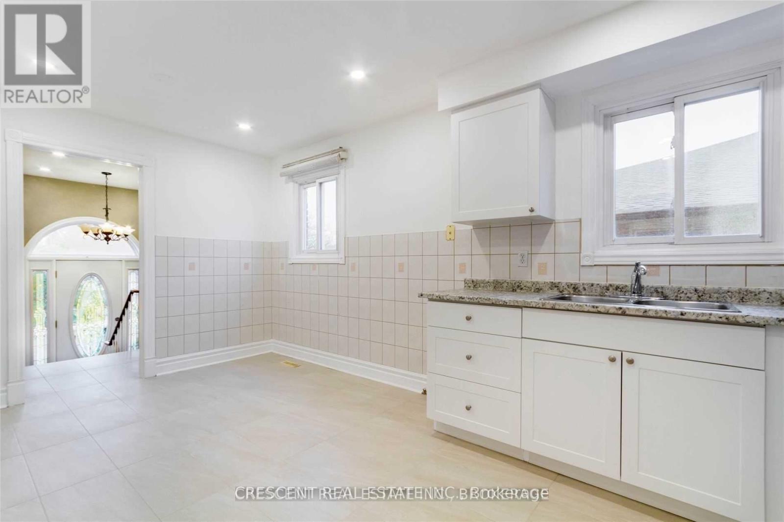 Photo 2 of Upper 4036 Dunmow Crescent, Mississauga ON