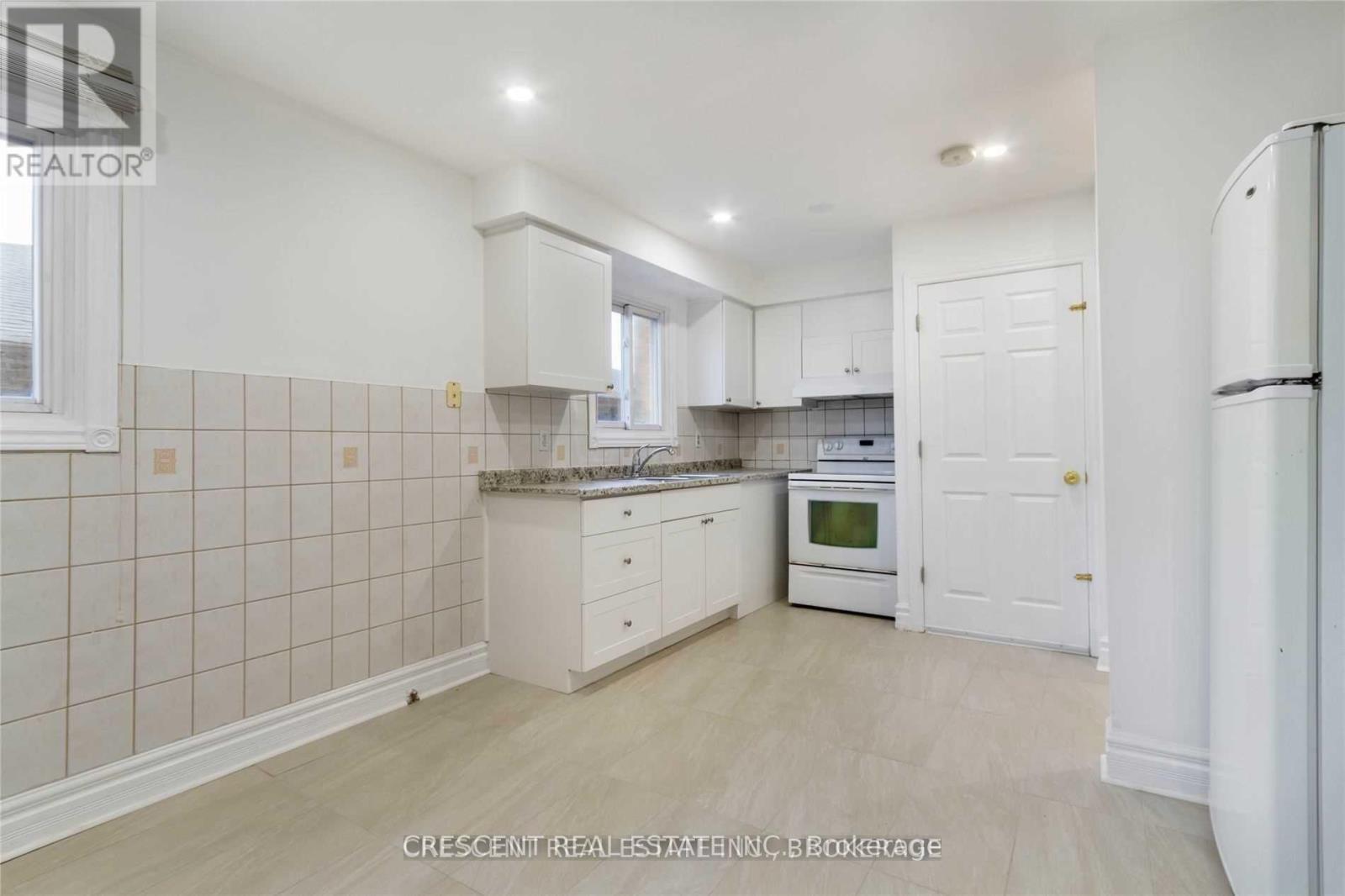 Photo 3 of Upper 4036 Dunmow Crescent, Mississauga ON