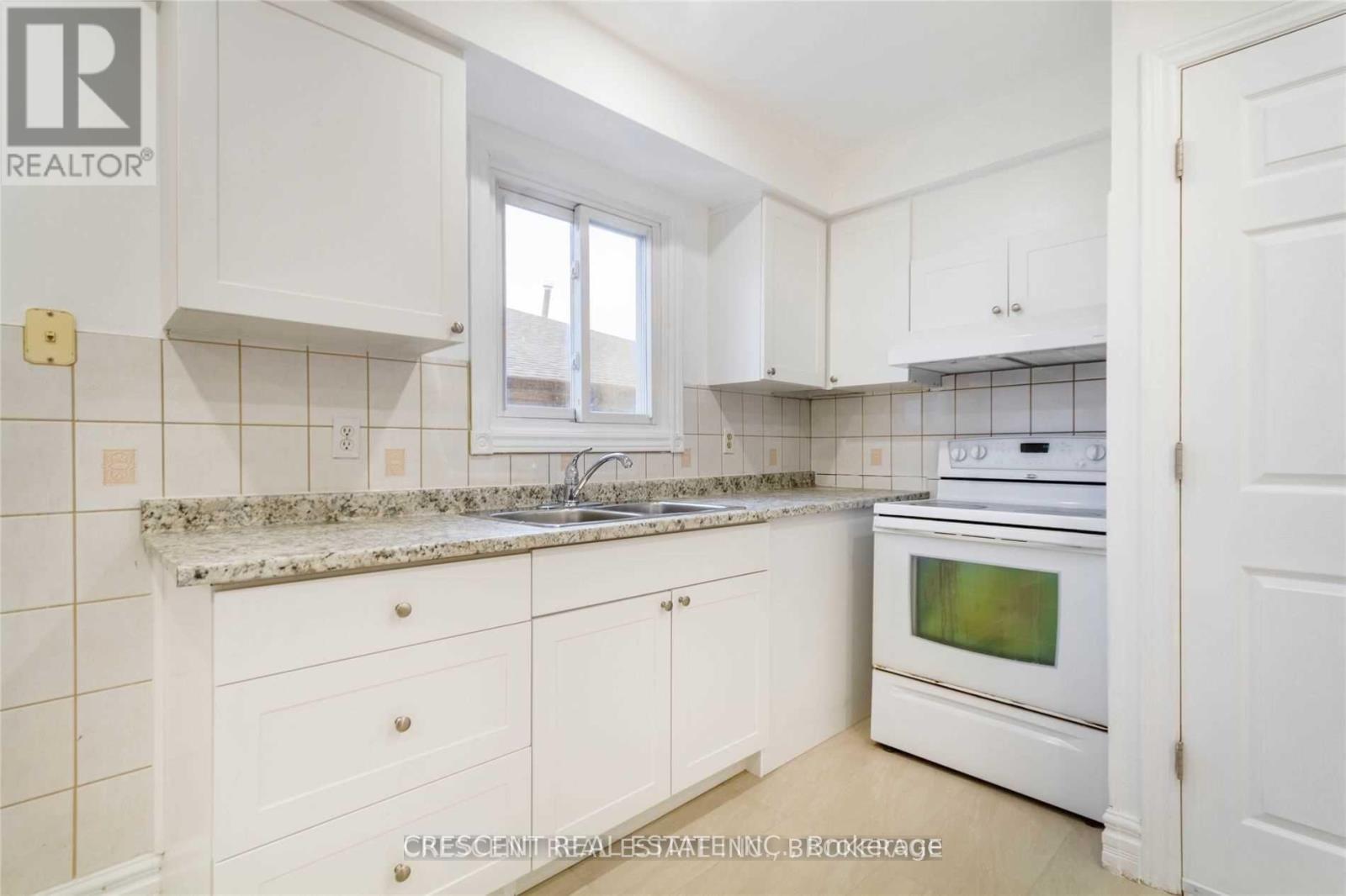Photo 4 of Upper 4036 Dunmow Crescent, Mississauga ON