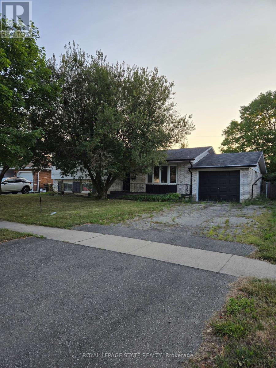 Photo 2 of 21 Idylwood Road, Welland ON