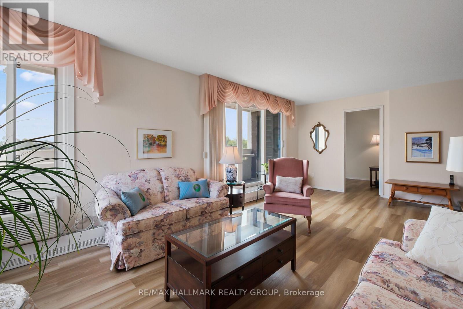 Photo 10 of 602 1081 Ambleside Drive, Ottawa ON