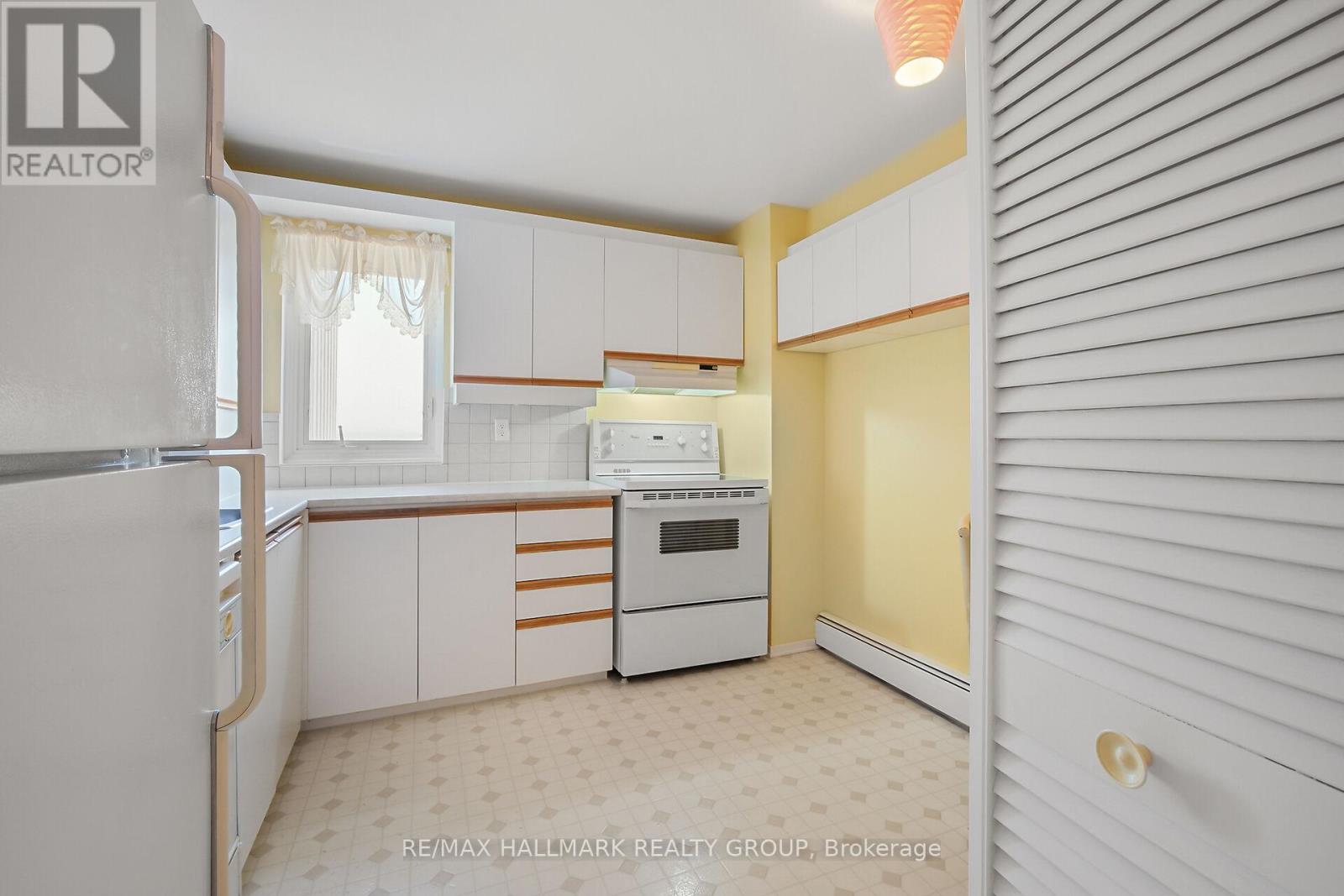 Photo 12 of 602 1081 Ambleside Drive, Ottawa ON