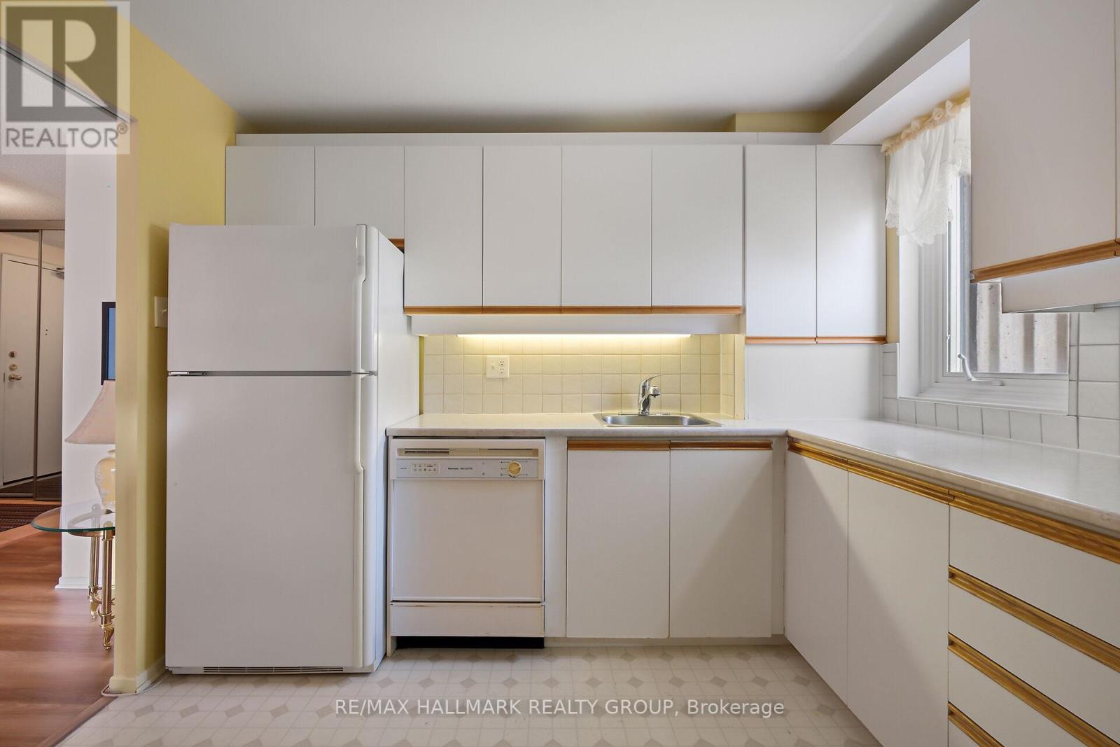 Photo 13 of 602 1081 Ambleside Drive, Ottawa ON