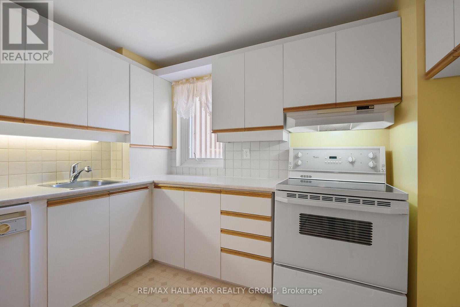 Photo 14 of 602 1081 Ambleside Drive, Ottawa ON