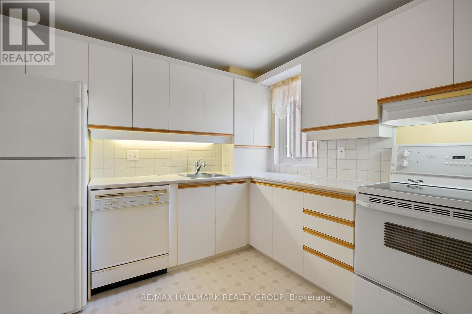 Photo 15 of 602 1081 Ambleside Drive, Ottawa ON