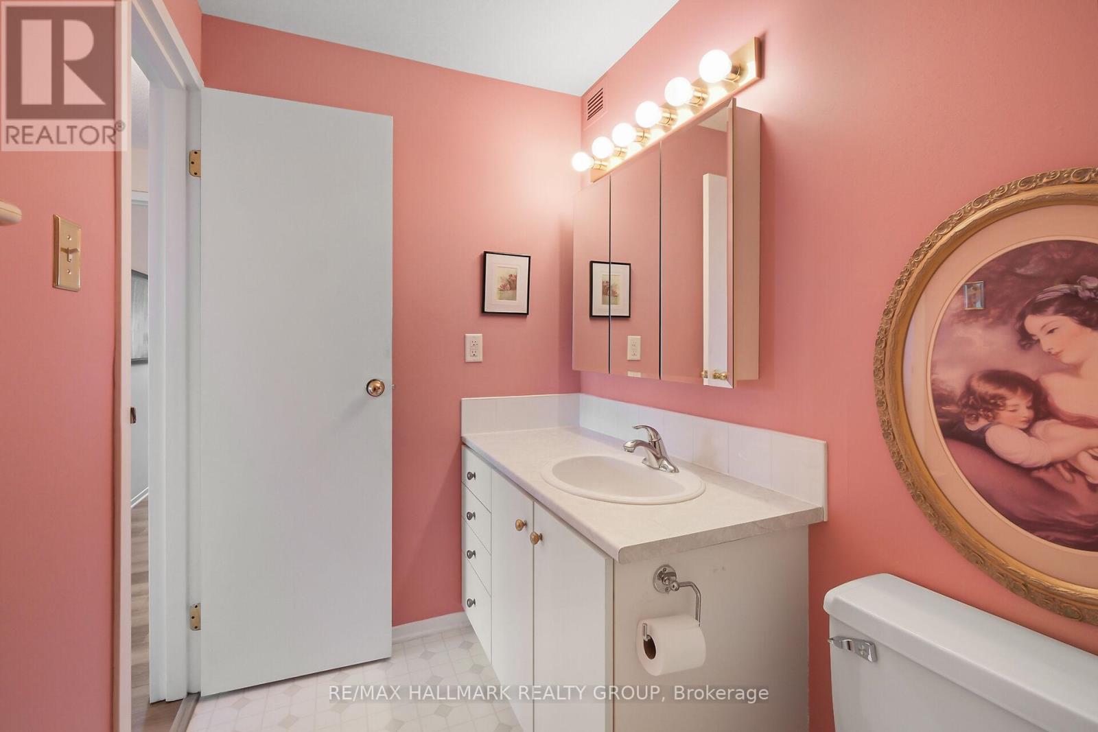 Photo 22 of 602 1081 Ambleside Drive, Ottawa ON