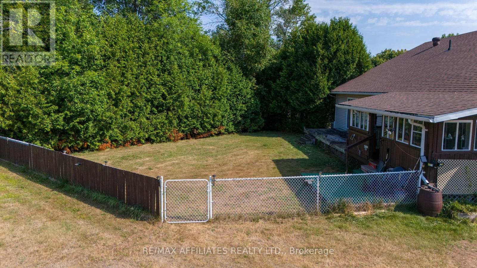 Photo 14 of 9727 Highway 42 Highway, Rideau Lakes ON