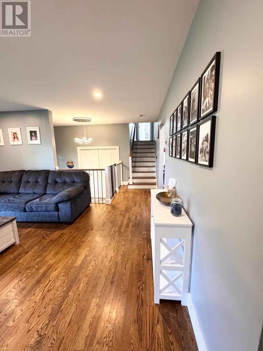 25 CHARLOTTE DRIVE - 10