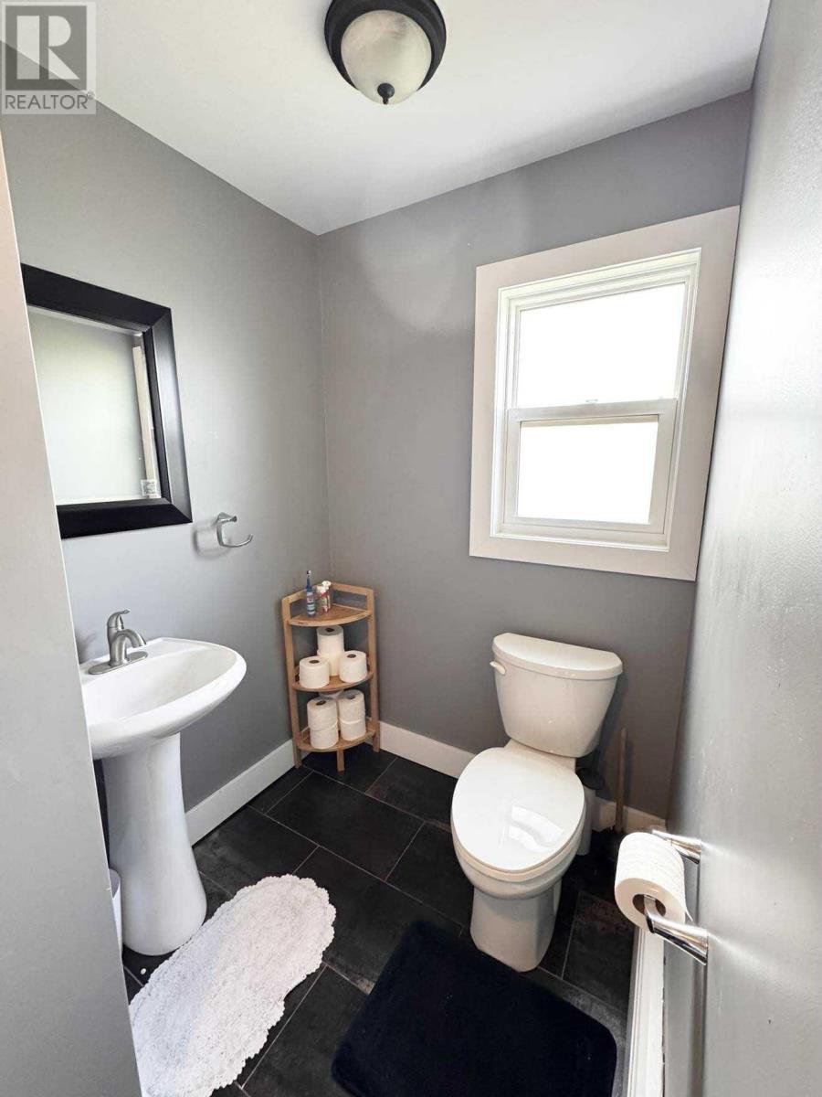 25 CHARLOTTE DRIVE - 19