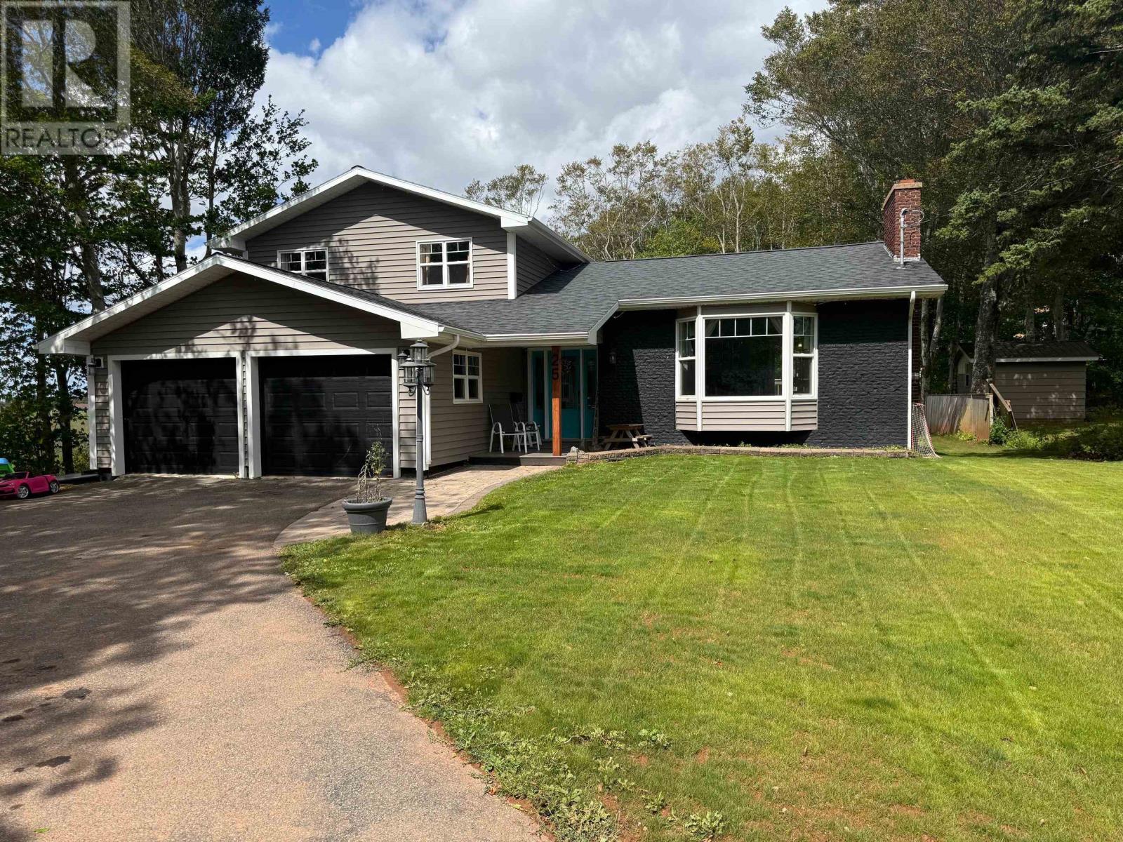 25 CHARLOTTE DRIVE - 33