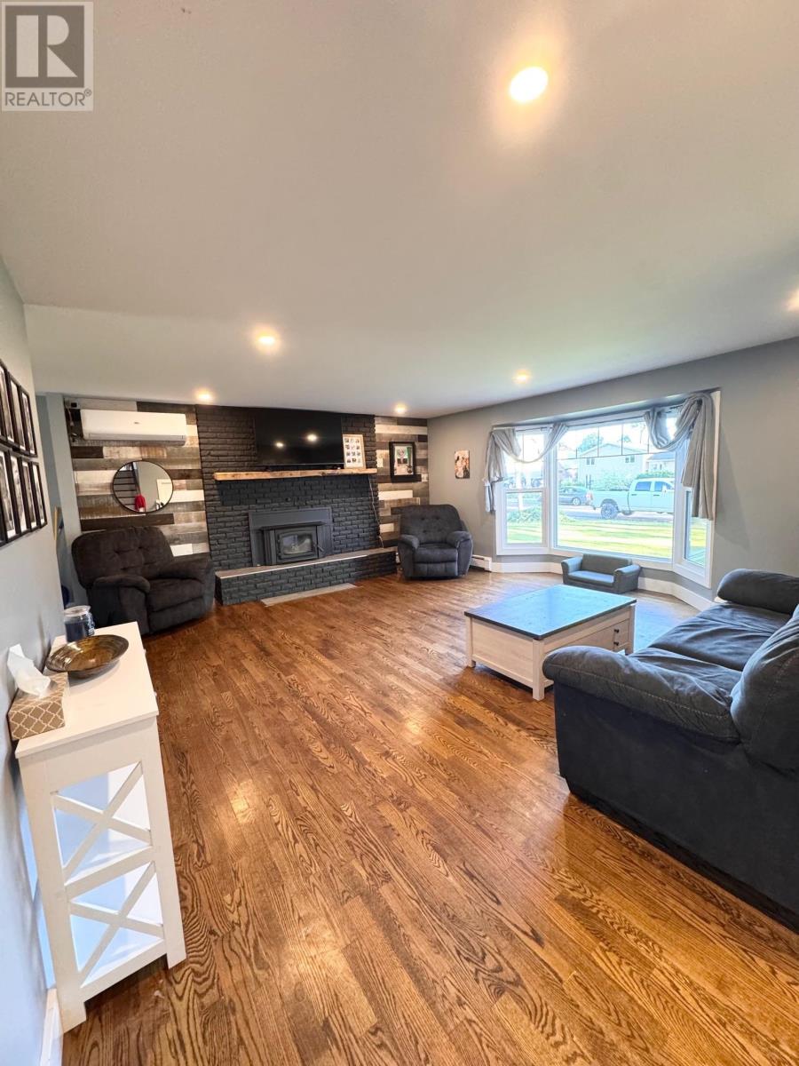 25 CHARLOTTE DRIVE - 9