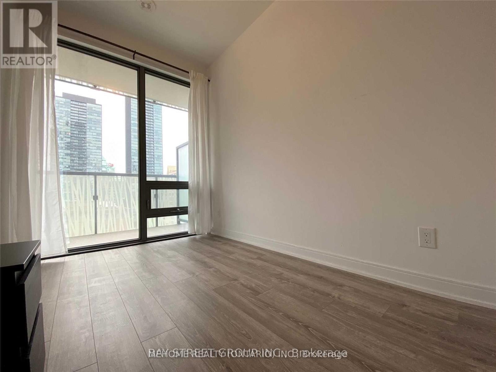 Photo 4 of 1001 50 Charles Street E, Toronto ON