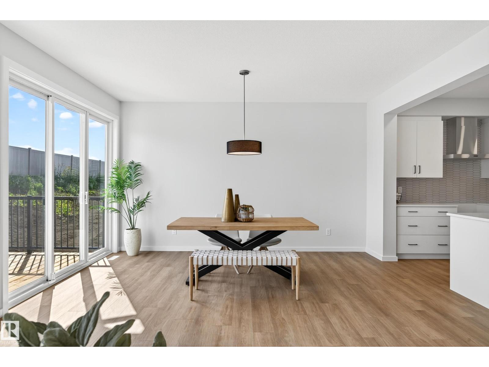 Photo 10 of 20711 24 Av Nw, Edmonton AB