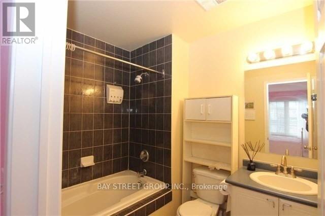 Photo 11 of 2 2 Cox Boulevard, Markham ON