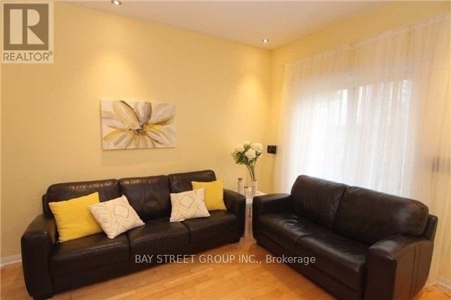 Photo 7 of 2 2 Cox Boulevard, Markham ON
