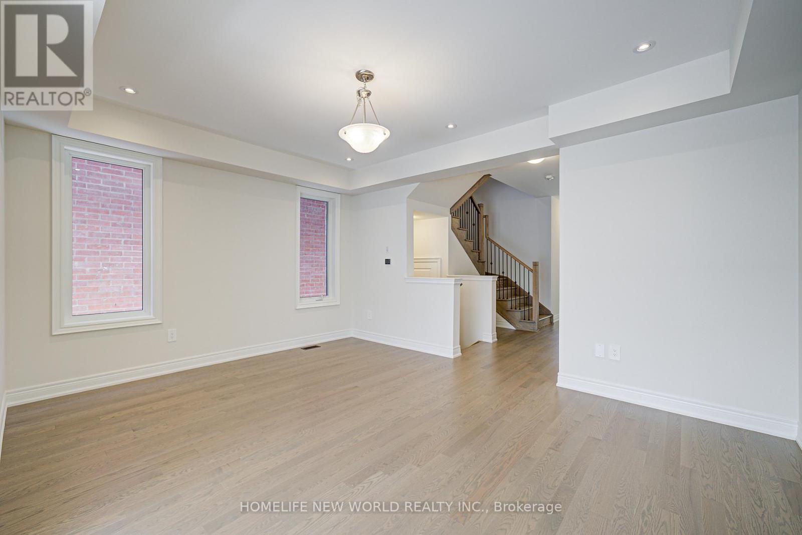 Photo 47 of 120 Kenneth Rogers Crescent, East Gwillimbury ON