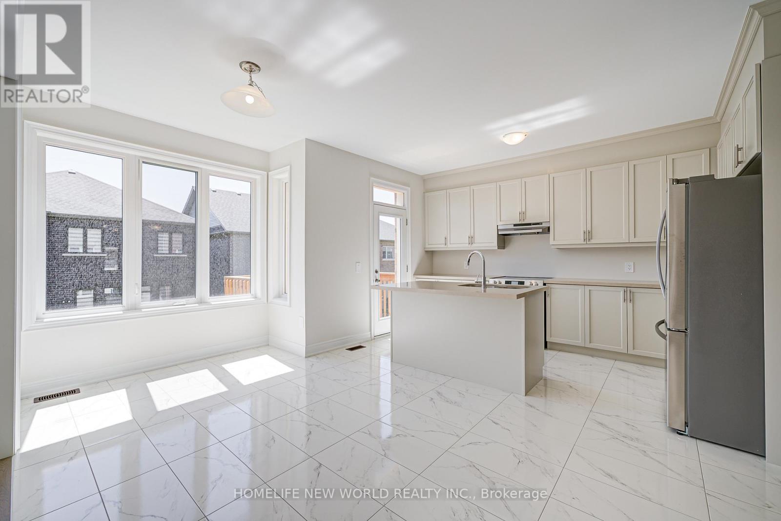 Photo 49 of 120 Kenneth Rogers Crescent, East Gwillimbury ON