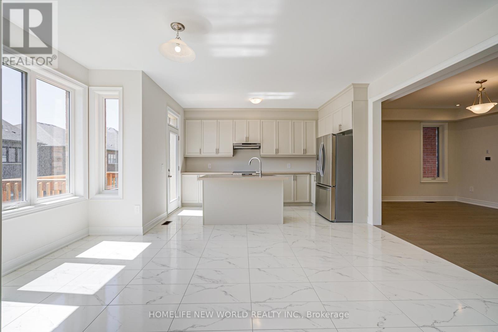 Photo 28 of 120 Kenneth Rogers Crescent, East Gwillimbury ON