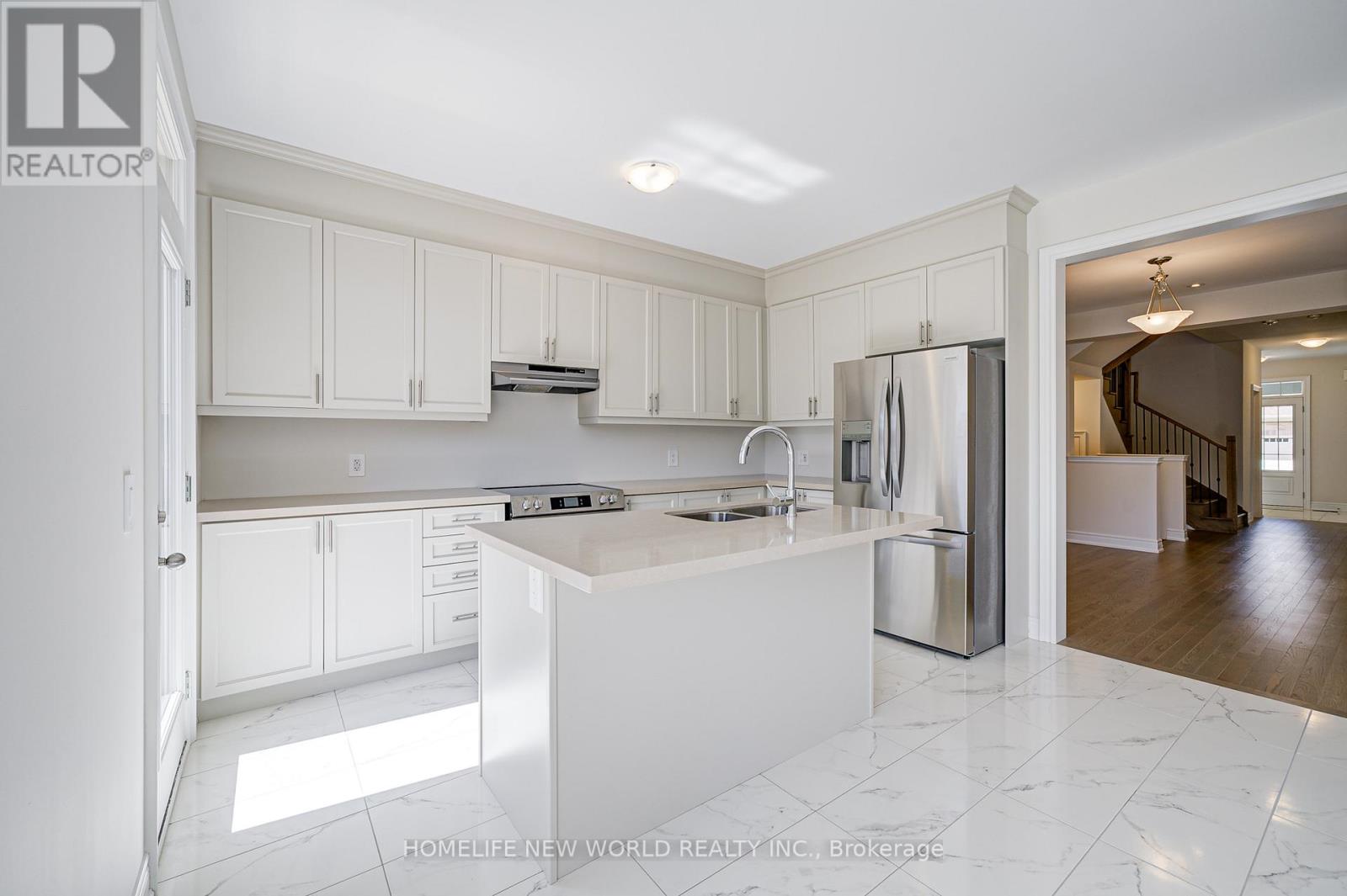 Photo 48 of 120 Kenneth Rogers Crescent, East Gwillimbury ON