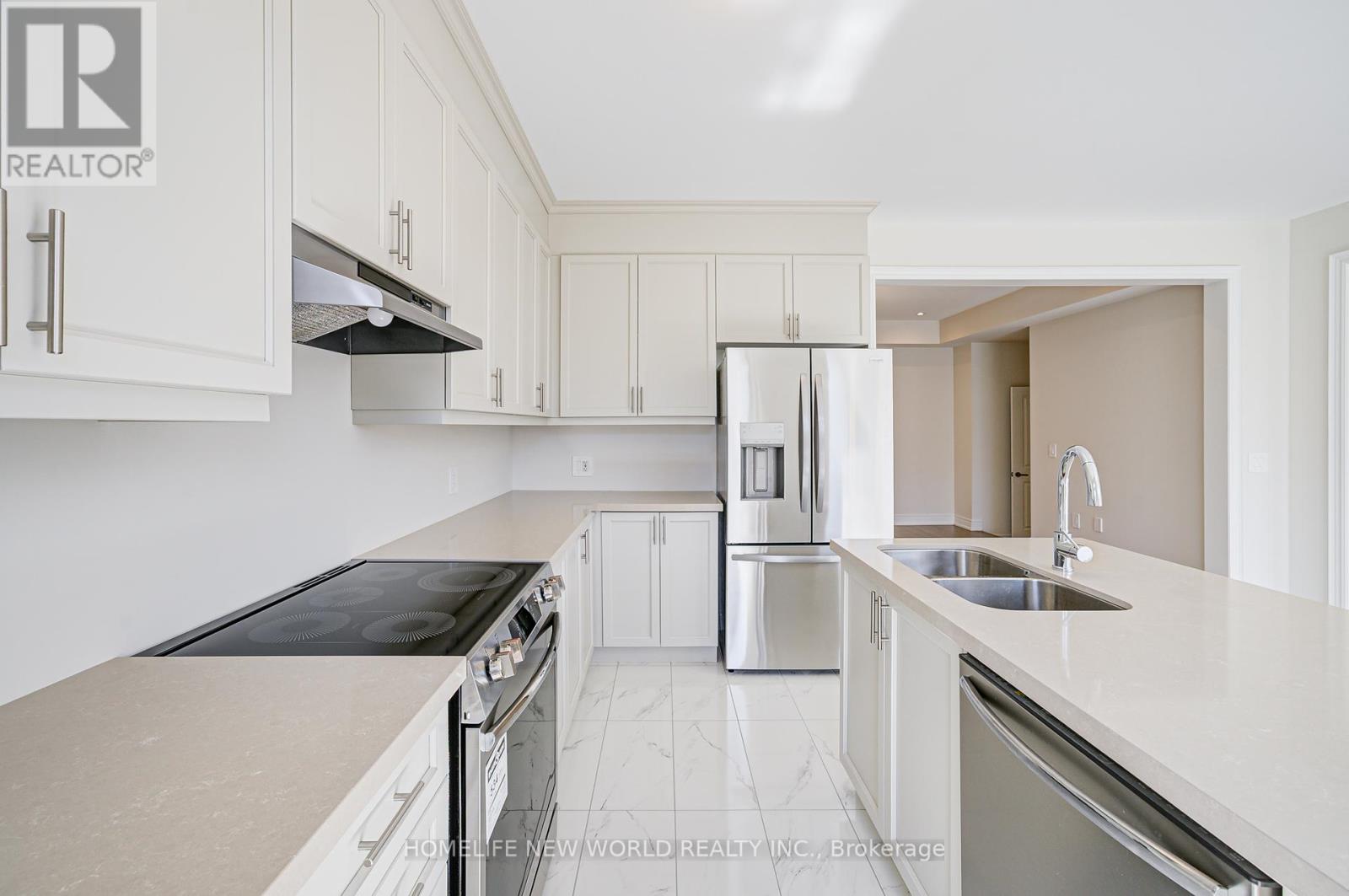 Photo 12 of 120 Kenneth Rogers Crescent, East Gwillimbury ON