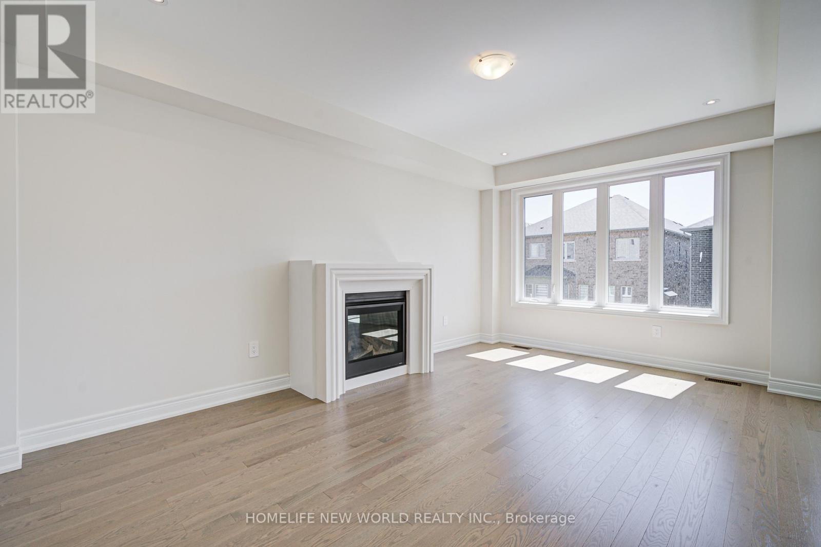 Photo 36 of 120 Kenneth Rogers Crescent, East Gwillimbury ON