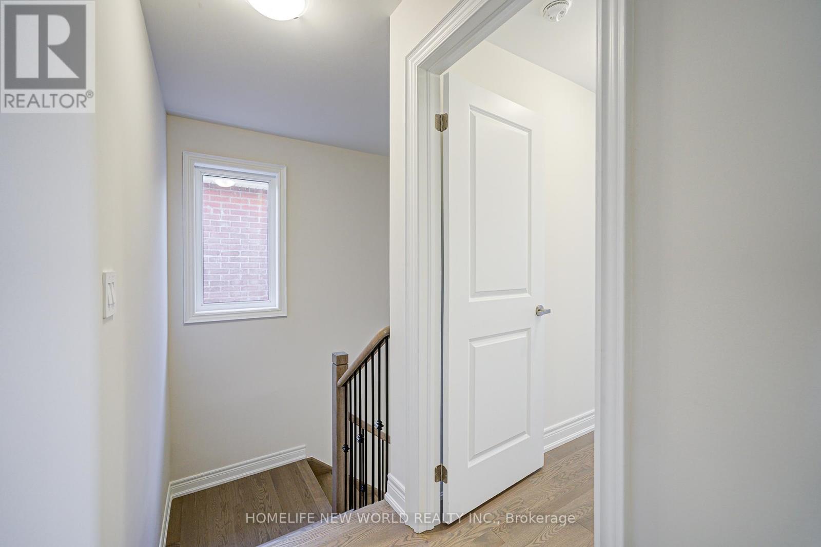 Photo 24 of 120 Kenneth Rogers Crescent, East Gwillimbury ON