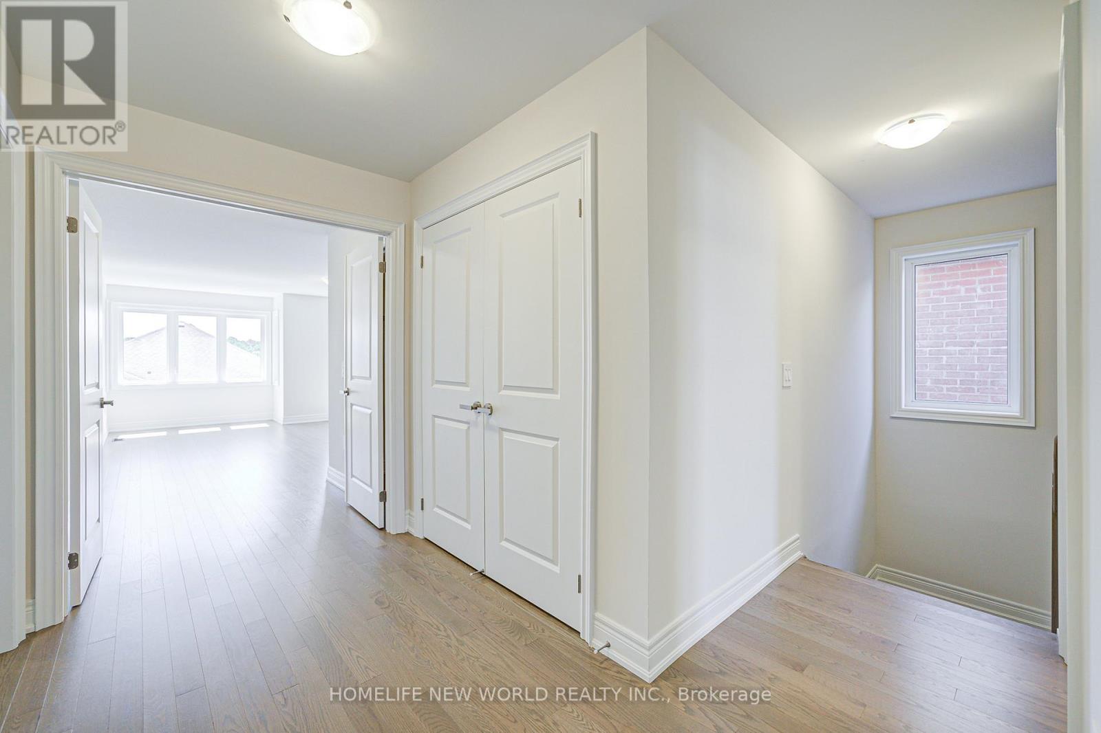 Photo 11 of 120 Kenneth Rogers Crescent, East Gwillimbury ON